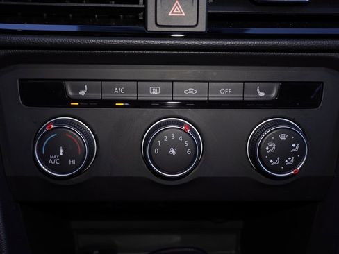 Used 2022 Volkswagen Taos SE image 15