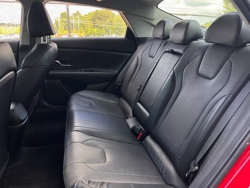 Used 2022 Hyundai Elantra Limited FWD image 19