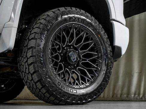 Used 2024 Chevrolet Silverado 2500 LT AWD/4WD image 55