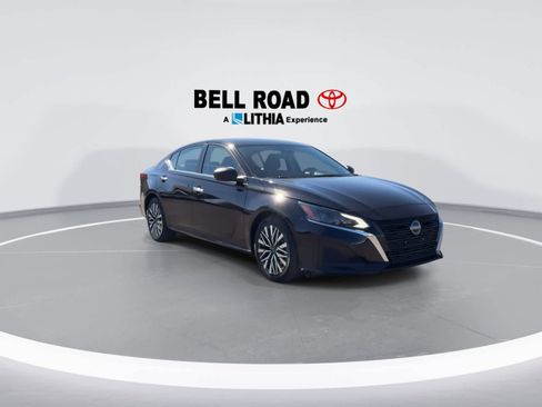 Used 2024 Nissan Altima 2.5 SV image 2