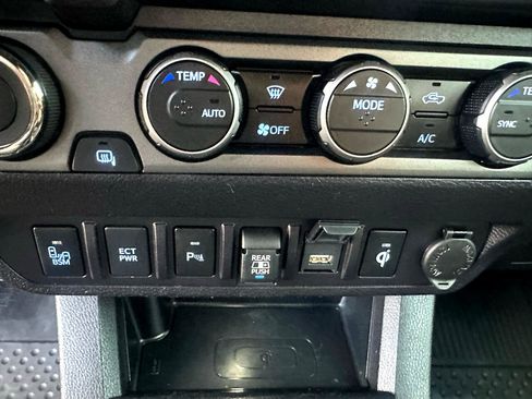 Used 2023 Toyota Tacoma TRD Off-Road image 19