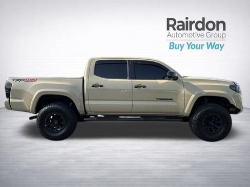 Used 2017 Toyota Tacoma TRD Sport w/ Tow Package (A/T) AWD/4WD image 8