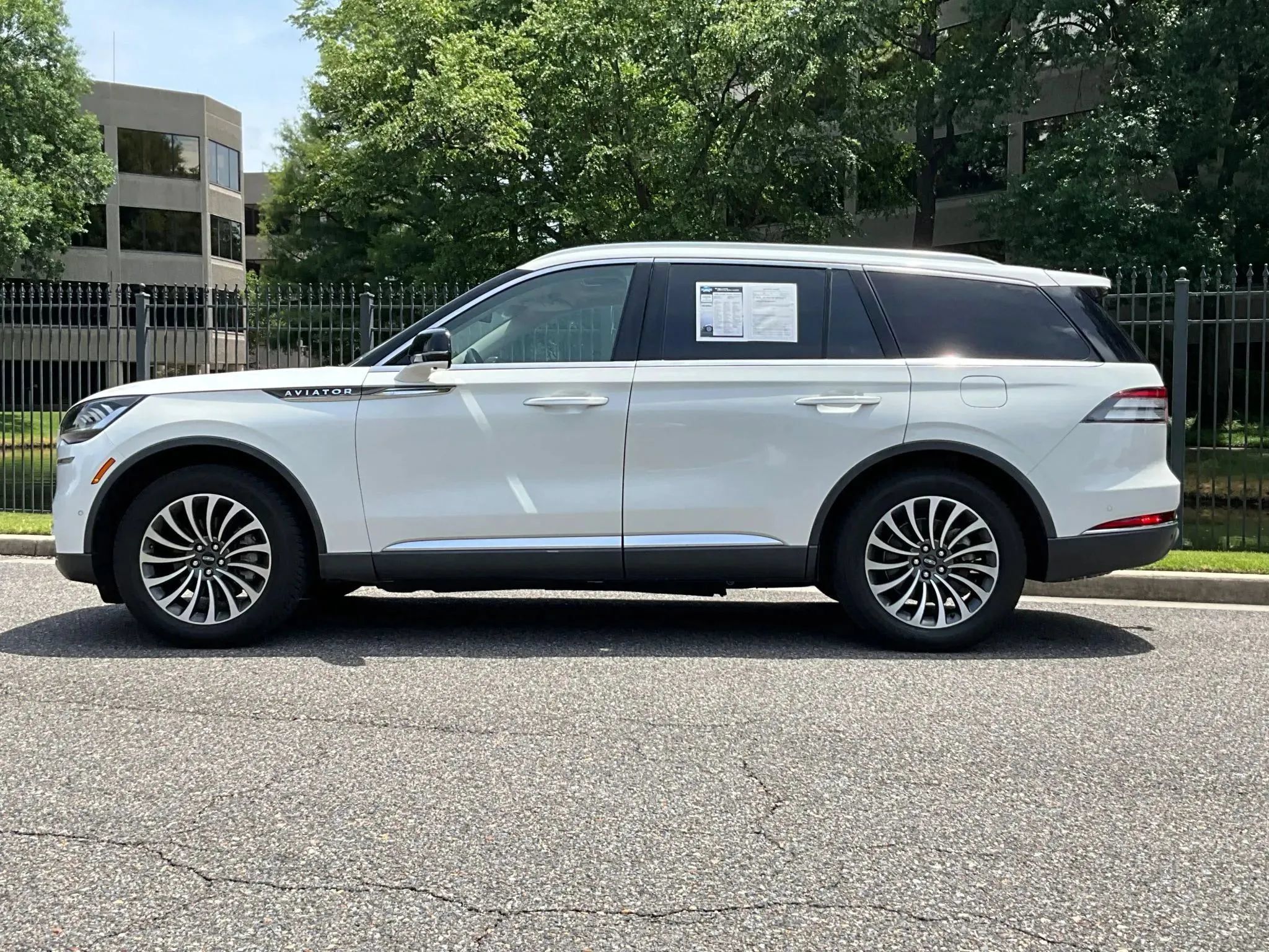 Used 2021 Lincoln Aviator Reserve w/ Equipment Group 201A AWD/4WD image 8