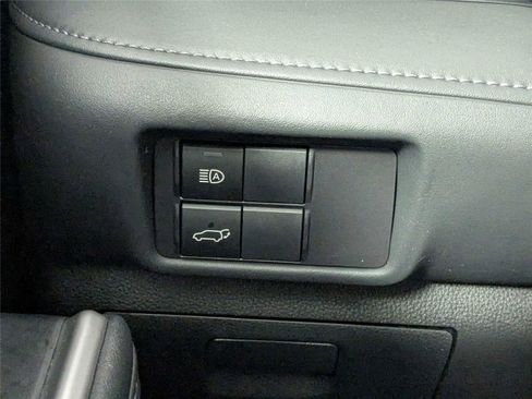 Used 2022 Toyota Highlander XLE FWD image 18