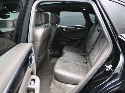 Used 2018 Porsche Macan AWD/4WD image 25