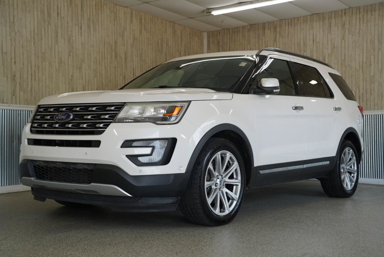 Used 2017 Ford Explorer Limited w/ Equipment Group 301A FWD image 4