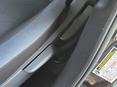 Used 2025 Nissan Versa SV FWD image 18