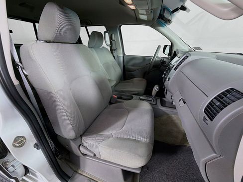 Used 2017 Nissan Frontier SV image 25