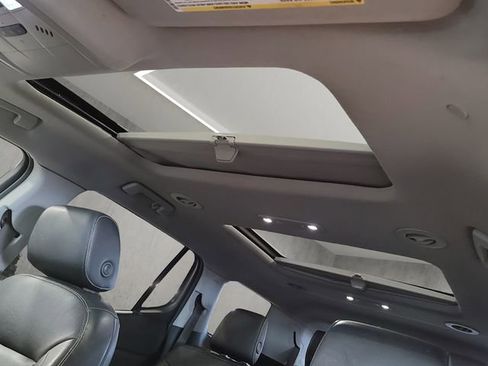 Used 2017 GMC Acadia SLT AWD/4WD image 10