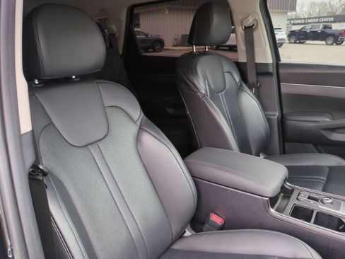 Used 2023 Kia Sorento EX image 29