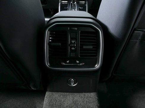 Used 2026 Porsche Macan AWD/4WD image 19