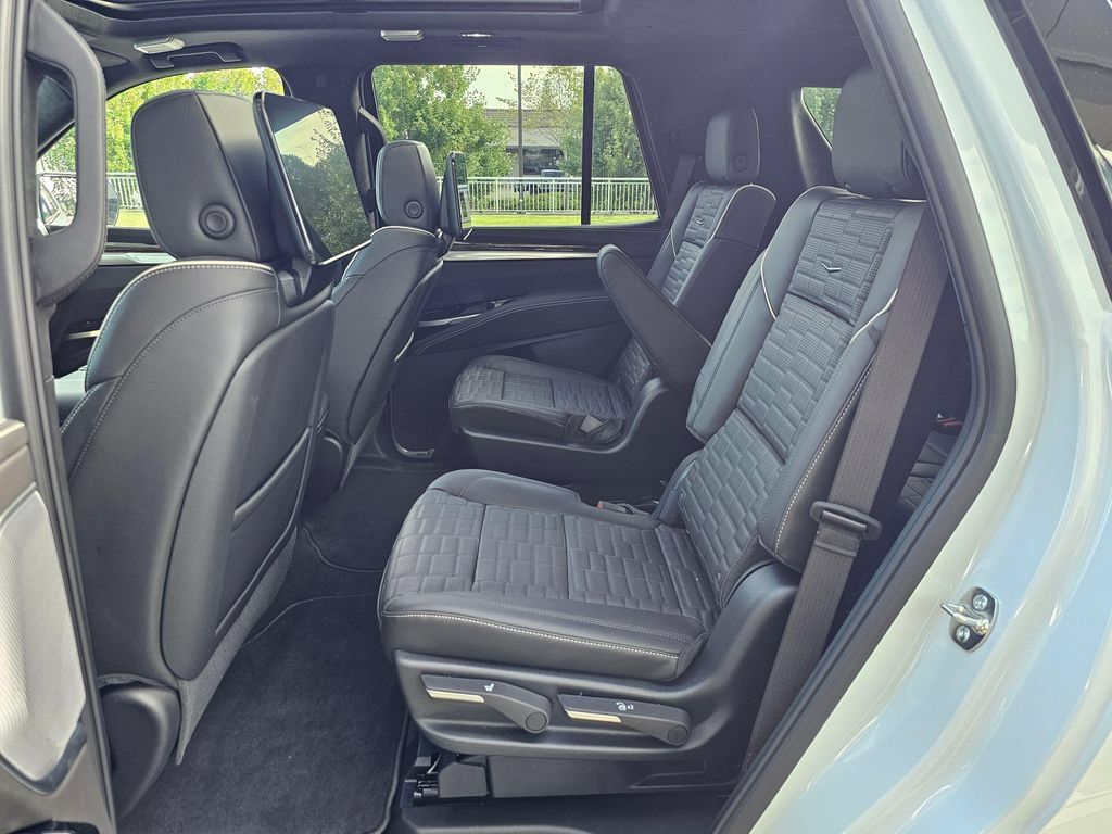 New 2026 Cadillac Escalade Platinum Sport AWD/4WD image 17