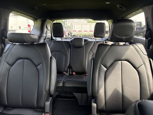 New 2027 Chrysler Pacifica Select AWD/4WD image 25