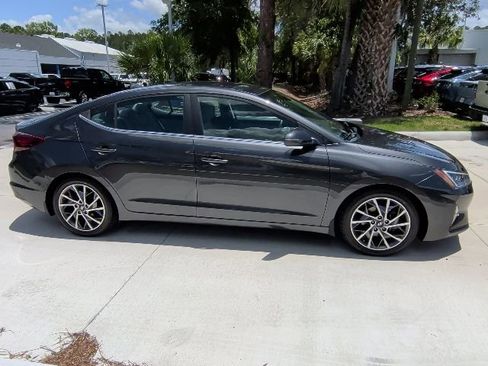 Used 2020 Hyundai Elantra Limited FWD image 4