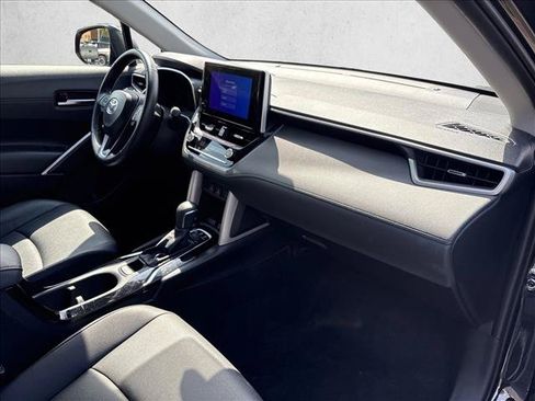 Certified 2025 Toyota Corolla Cross XLE FWD image 27
