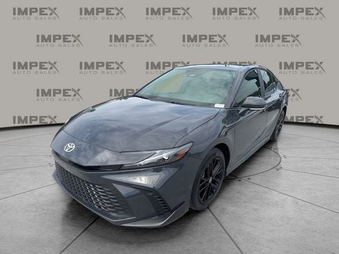 Used 2025 Toyota Camry SE AWD/4WD image 1