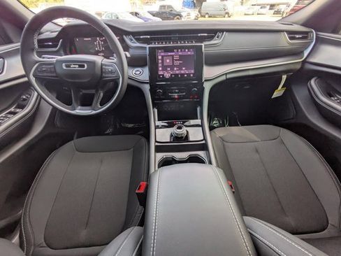 New 2025 Jeep Grand Cherokee L Laredo image 13