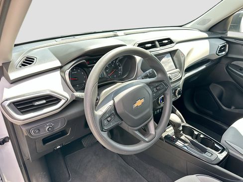 Used 2022 Chevrolet TrailBlazer LS FWD image 9