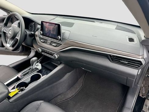 Used 2024 Nissan Altima 2.5 SV FWD image 27