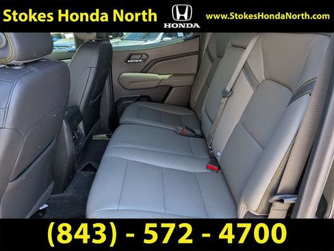 Used 2026 Chevrolet Colorado ZR2 w/ Technology Package AWD/4WD image 16