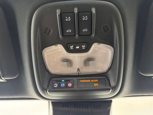 Used 2024 Chevrolet Colorado ZR2 w/ Technology Package AWD/4WD image 14