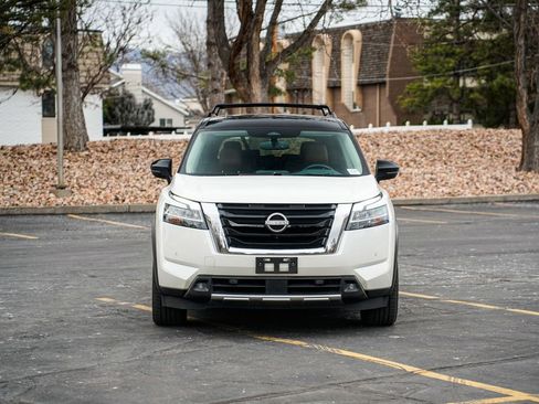 Used 2022 Nissan Pathfinder Platinum w/ Lighting Package (N93) image 2