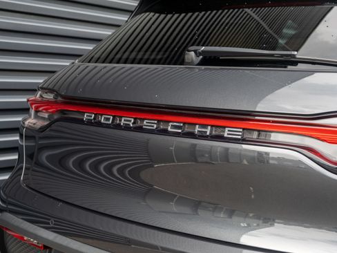 Certified 2023 Porsche Macan AWD/4WD image 20
