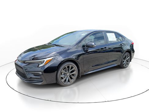 Used 2025 Toyota Corolla SE FWD image 3