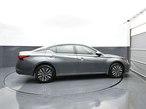 Certified 2023 Nissan Altima 2.5 SV w/ SV Premium Package AWD/4WD image 8