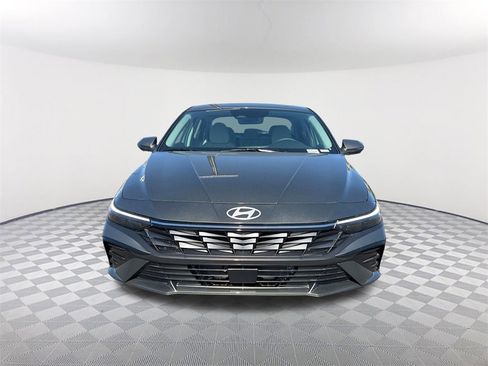 Certified 2025 Hyundai Elantra Limited image 2