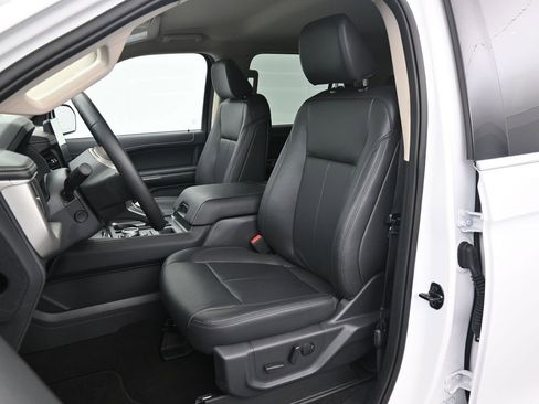 Certified 2024 Ford Expedition XLT RWD image 10