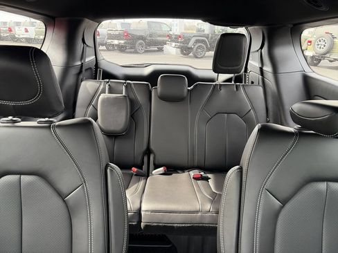 New 2026 Chrysler Pacifica Select w/ S Appearance Package FWD image 22
