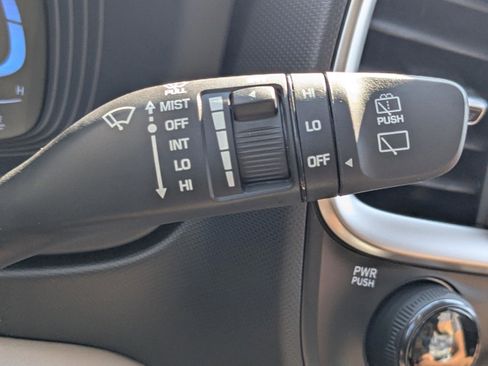 New 2025 Hyundai Venue SEL FWD image 24