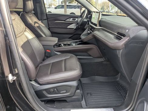 Used 2025 Ford Explorer Platinum w/ Ultimate Package image 19