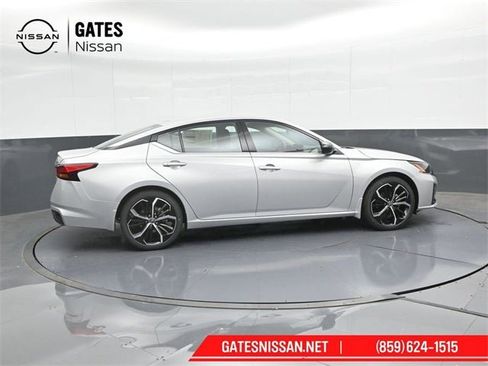 New 2025 Nissan Altima 2.5 SR image 3