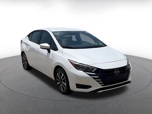 Used 2025 Nissan Versa SV FWD image 3