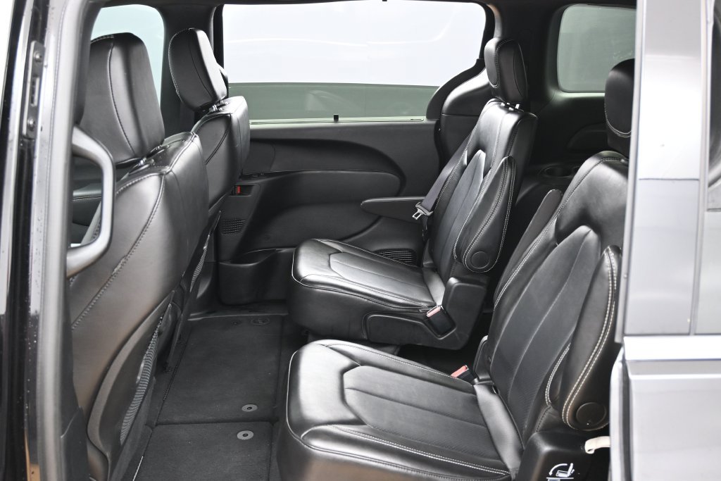 Used 2025 Chrysler Pacifica Select FWD image 34