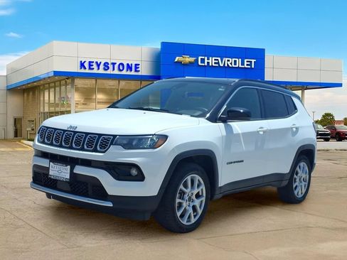 Used 2025 Jeep Compass Limited AWD/4WD image 3