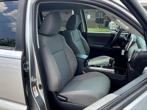 Used 2018 Toyota Tacoma SR5 RWD image 7