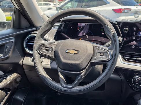 Certified 2024 Chevrolet Trax LT FWD image 18