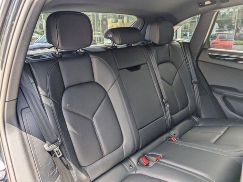 Certified 2025 Porsche Macan AWD/4WD image 25