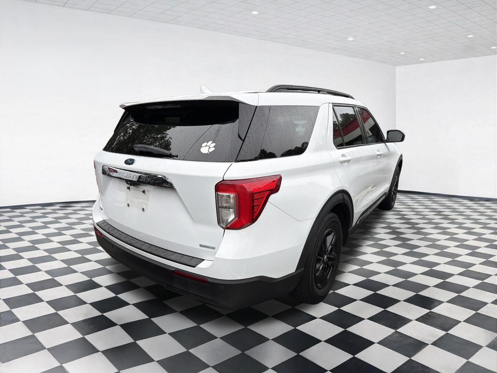 Used 2020 Ford Explorer XLT RWD image 4