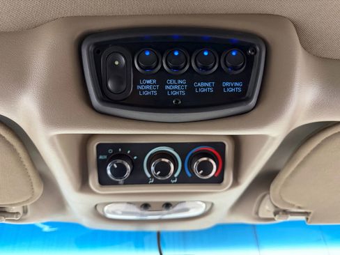 Used 2011 GMC Savana 2500 Extended image 25