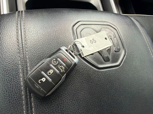 Used 2022 RAM 1500 Laramie AWD/4WD image 33