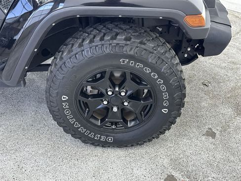 Used 2021 Jeep Gladiator Willys image 37