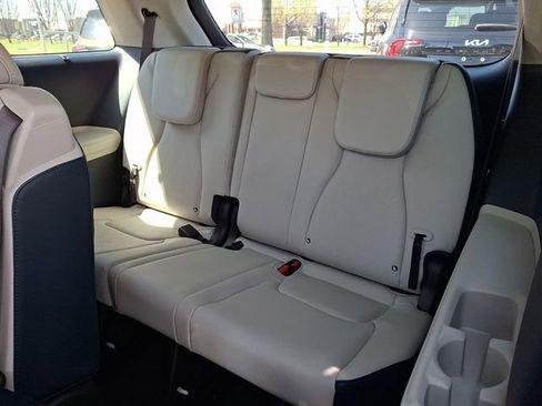 Used 2025 Kia Carnival SX FWD image 10