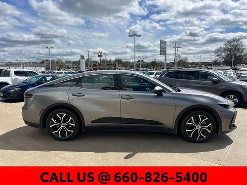 Used 2025 Toyota Crown XLE image 4