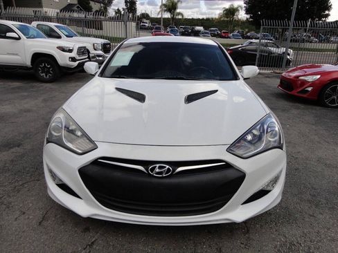 Used 2016 Hyundai Genesis 3.8 RWD image 2