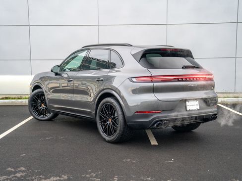 Certified 2026 Porsche Cayenne AWD/4WD image 3