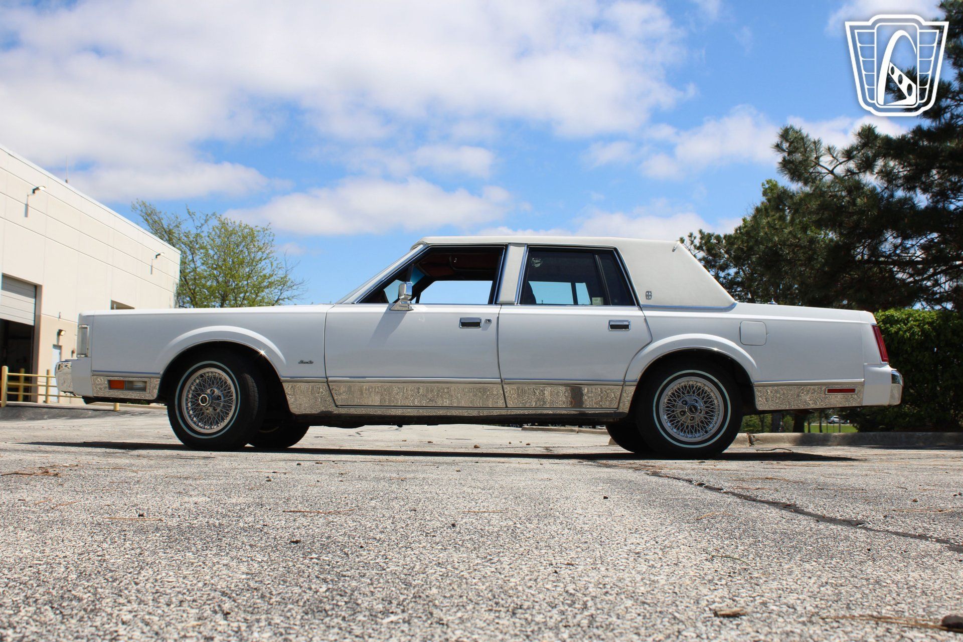 Used 1988 Lincoln Town Car Signature RWD image 6